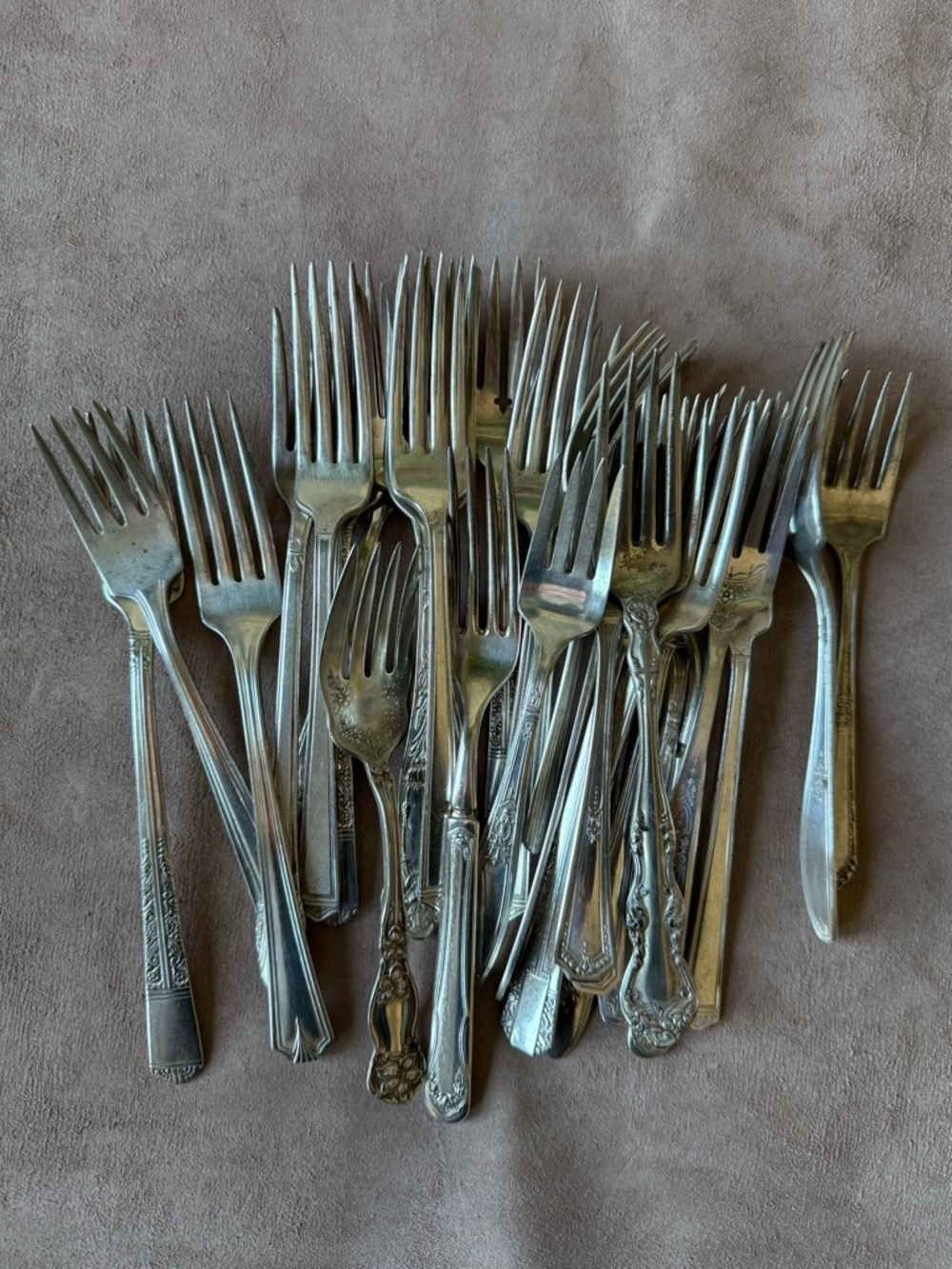 Vintage Silver Plate Forks 30 Pieces - Picture 3 of 3